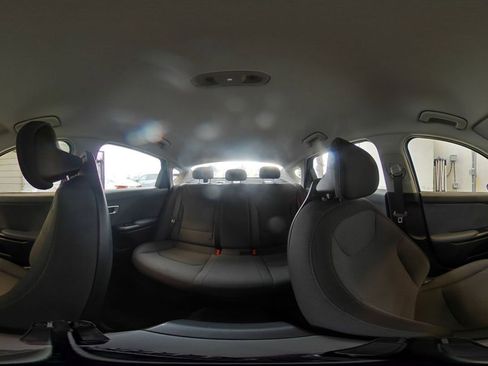 Used 2025 Kia K4 LXS image 41