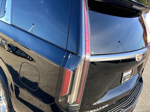 Used 2023 Cadillac Escalade Premium Luxury image 28