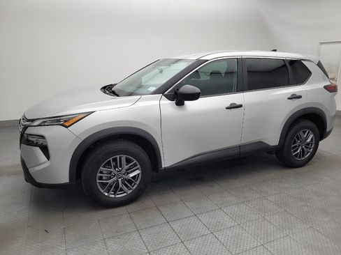 Used 2024 Nissan Rogue S AWD/4WD image 2