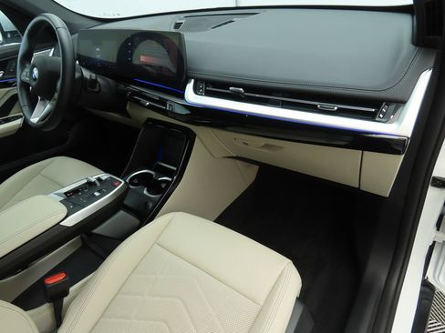 Certified 2024 BMW X1 xDrive28i w/ Convenience Package image 17