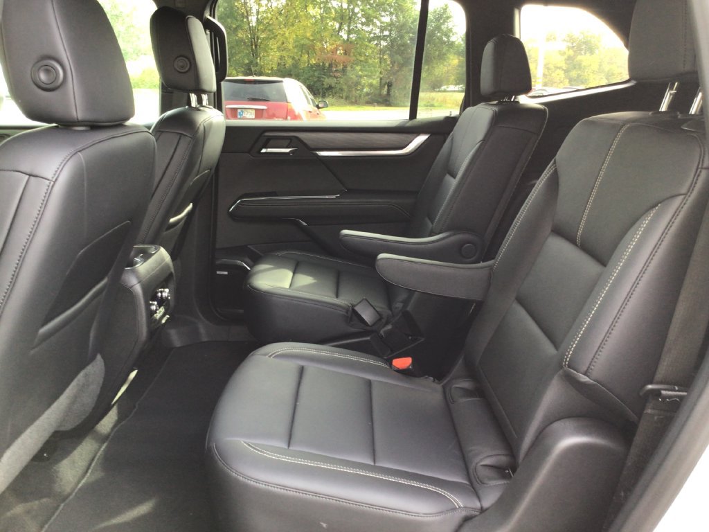 Used 2026 GMC Acadia Elevation w/ Elevation Premium Package FWD image 34