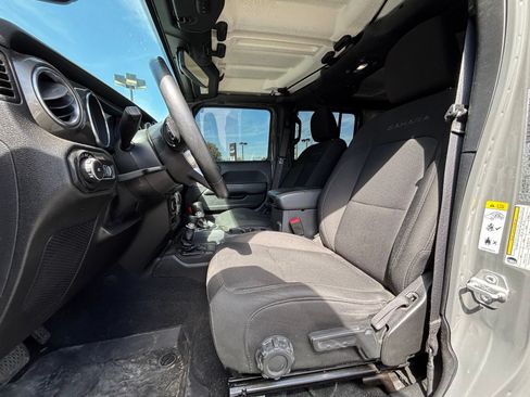 Used 2018 Jeep Wrangler Unlimited Sahara AWD/4WD image 7
