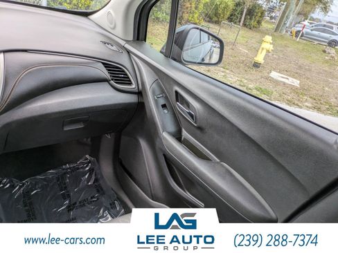 Used 2020 Chevrolet Trax LT w/ Redline Edition image 14