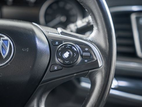 Used 2020 Buick Enclave Essence image 29