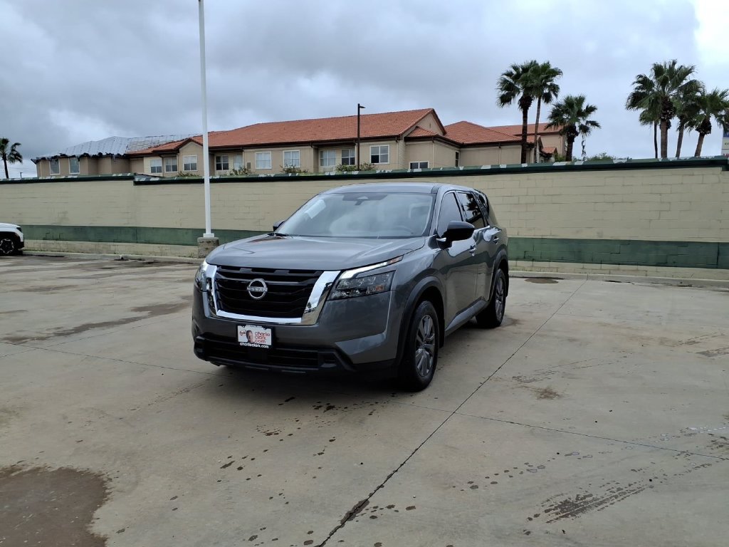 Used 2024 Nissan Pathfinder S FWD image 1