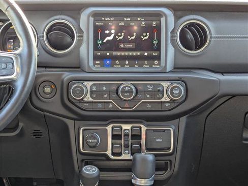 Used 2022 Jeep Wrangler Unlimited Sahara w/ Cold Weather Group AWD/4WD image 15