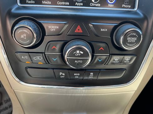 Used 2014 Jeep Grand Cherokee Limited w/ Luxury Group II RWD image 16