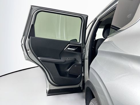 Used 2025 Mitsubishi Outlander ES FWD image 26