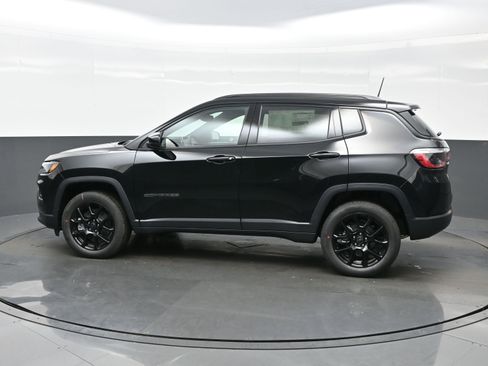 New 2026 Jeep Compass Latitude AWD/4WD image 3