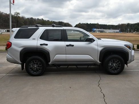 New 2025 Toyota 4Runner SR5 image 6