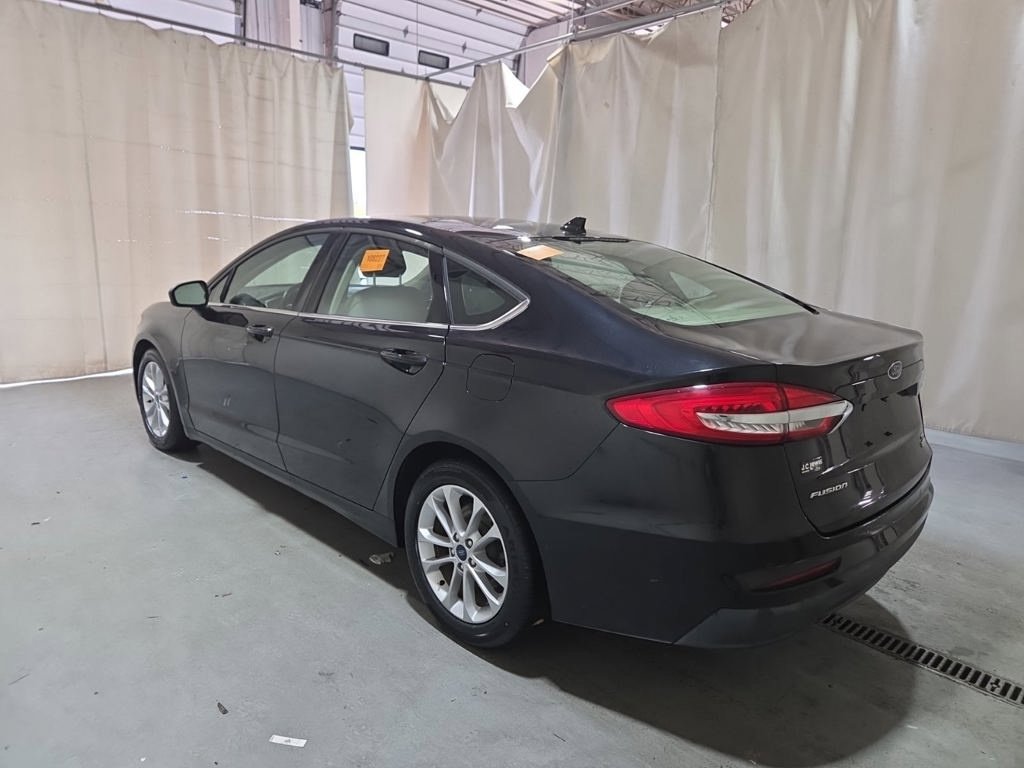 Used 2020 Ford Fusion SE FWD image 12