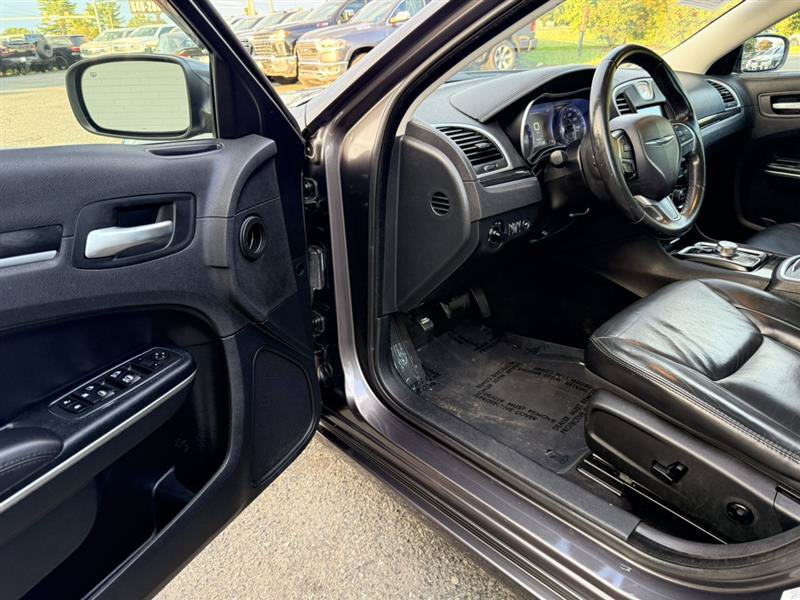 Used 2016 Chrysler 300 Limited RWD image 26