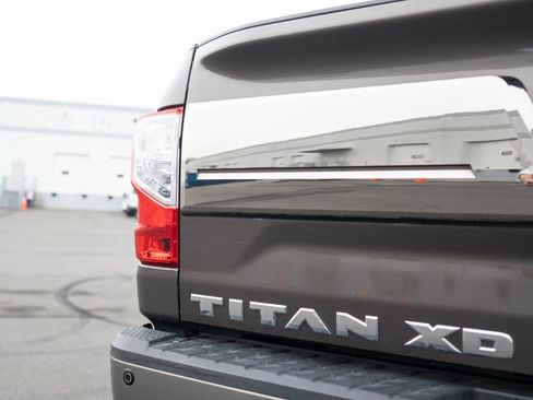 Used 2018 Nissan Titan Platinum Reserve w/ Platinum Utility Package AWD/4WD image 11