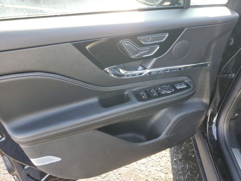 New 2026 Lincoln Corsair Premiere image 8