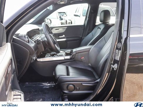 Used 2022 Mercedes-Benz GLB 250 w/ Premium Package Lite image 16