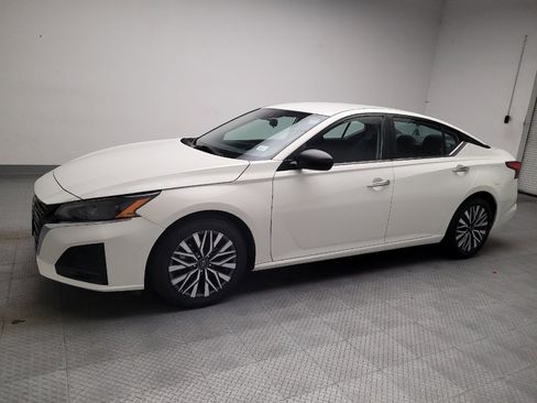 Used 2025 Nissan Altima 2.5 SV FWD image 2
