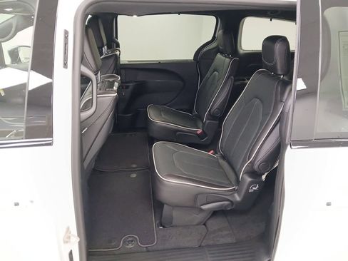 New 2026 Chrysler Pacifica Limited w/ Uconnect Theater Family Group image 14
