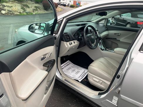 Used 2013 Toyota Venza Limited AWD/4WD image 4