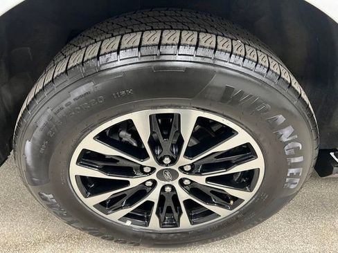 Used 2025 Ford Expedition Max Platinum image 17