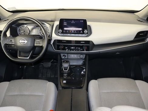 Used 2025 Nissan Rogue SV FWD image 12