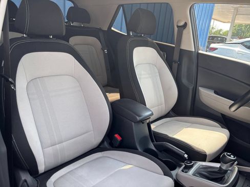 Used 2026 Hyundai Venue SEL FWD image 31