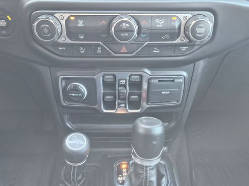 Used 2023 Jeep Gladiator Overland AWD/4WD image 14