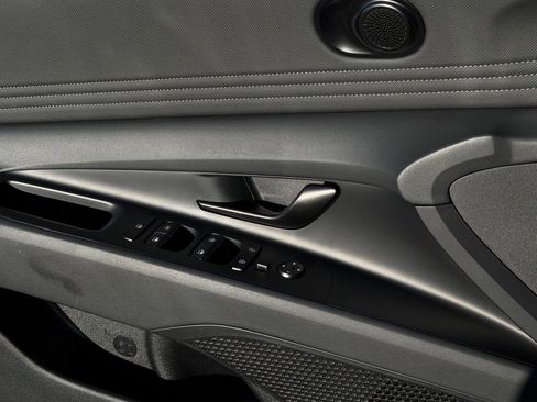 Certified 2025 Hyundai Elantra Sport image 23