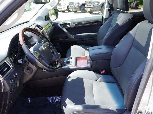 Used 2019 Lexus GX 460 Premium AWD/4WD image 16