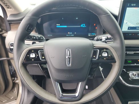 New 2025 Lincoln Corsair Grand Touring w/ Towing Package image 16