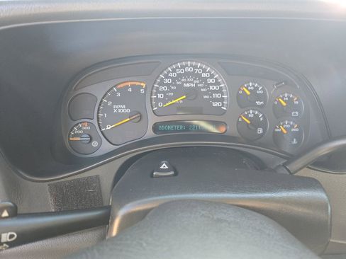 Used 2005 GMC Sierra 2500 SLE w/ Heavy-Duty Power Package image 16