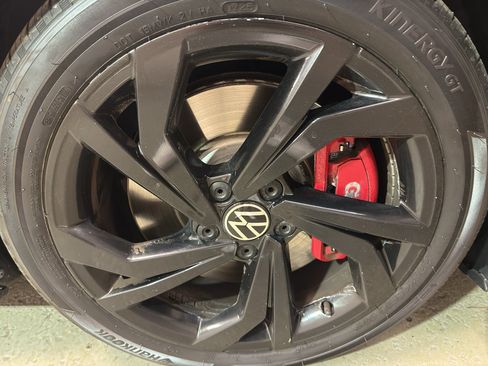 Used 2021 Volkswagen GTI SE FWD image 34