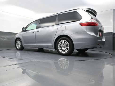 Used 2016 Toyota Sienna XLE FWD image 34