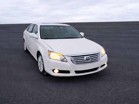 Used 2008 Toyota Avalon XLS image 2