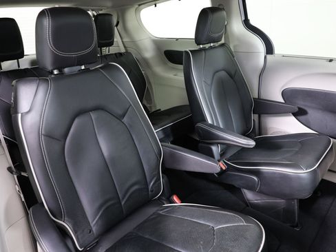 Used 2024 Chrysler Pacifica Limited FWD image 41