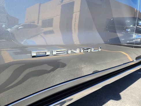 Used 2023 GMC Sierra 1500 Denali w/ Technology Package AWD/4WD image 13