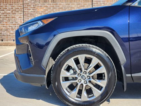 Used 2020 Toyota RAV4 XLE Premium image 10