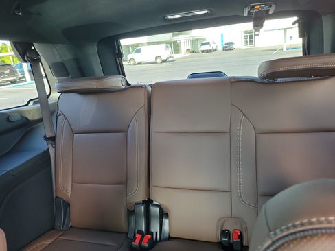 Used 2025 Chevrolet Tahoe High Country RWD image 10