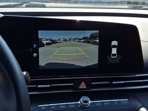Used 2022 Hyundai Elantra Limited FWD image 19