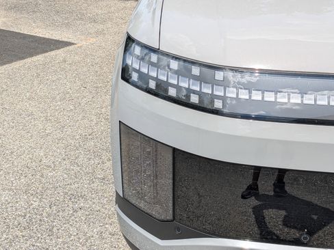 New 2026 Hyundai Ioniq 9 SE image 9