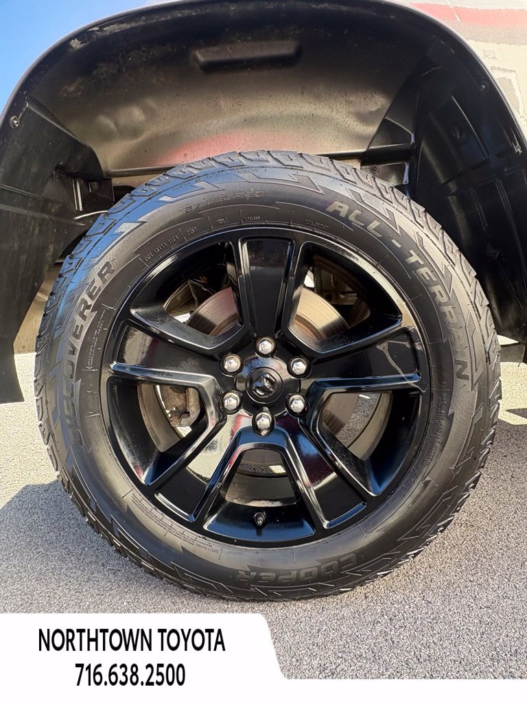 Used 2022 RAM 1500 Big Horn w/ Night Edition AWD/4WD image 9