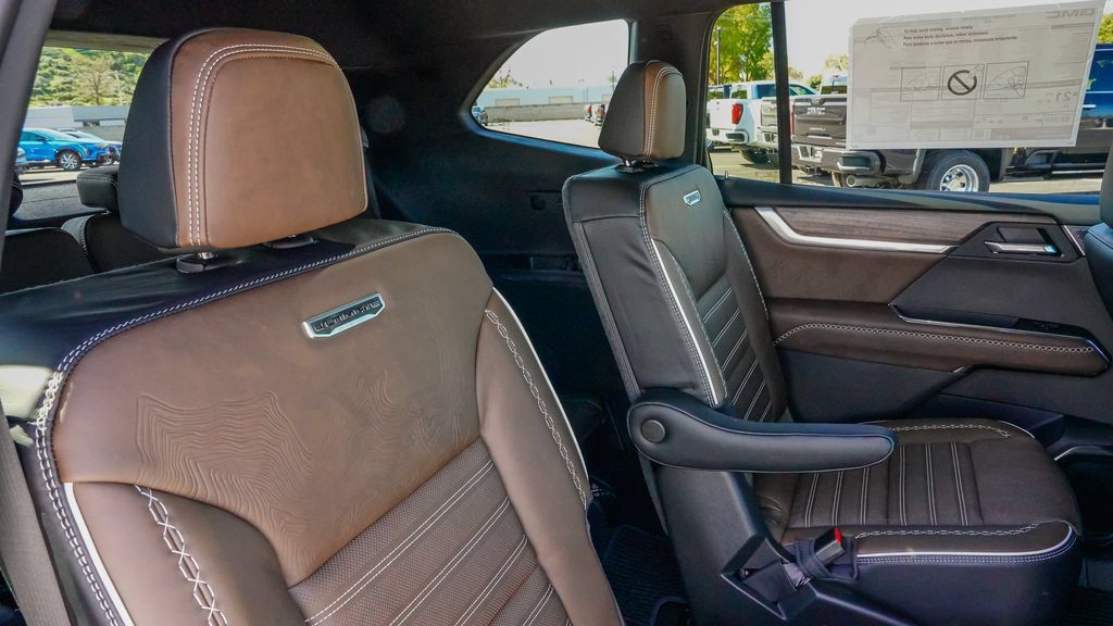 New 2026 GMC Acadia Denali Ultimate AWD/4WD image 11