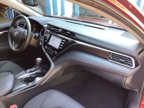 Used 2018 Toyota Camry LE w/ Convenience Package FWD image 28