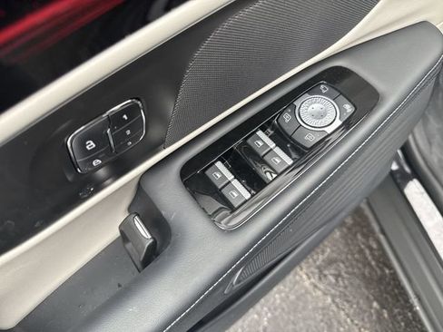 Used 2024 Lincoln Nautilus Premier image 17