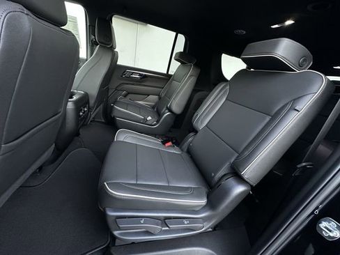 New 2026 Chevrolet Suburban Premier image 20