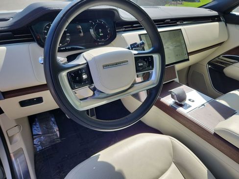 Certified 2025 Land Rover Range Rover SE AWD/4WD image 15