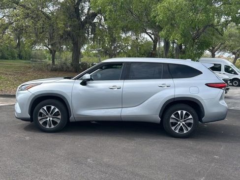 Used 2021 Toyota Highlander XLE image 1