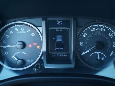 Used 2019 Toyota Tacoma TRD Off-Road image 29