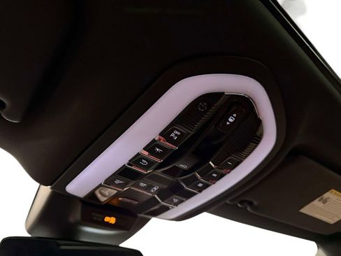 Used 2025 Porsche Macan S AWD/4WD image 41