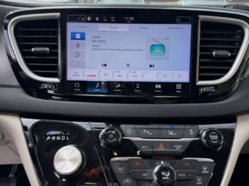 Used 2023 Chrysler Pacifica Touring-L image 20