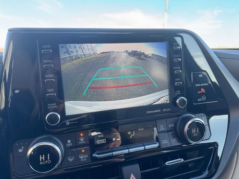 Used 2022 Toyota Highlander XLE image 35